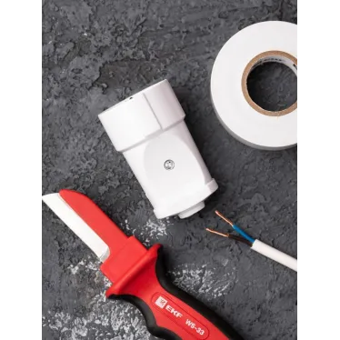 Штепсельное гнездо с заземлением белое 16А 250В