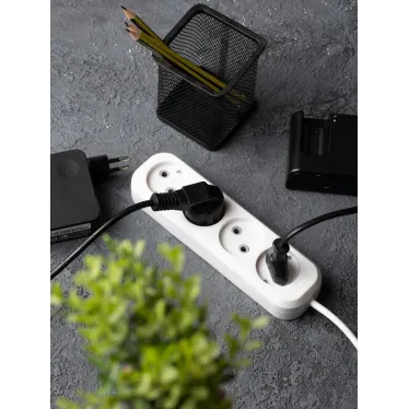 Удлинитель 'Эксперт' 4 гнезда 5 метров 10А/2.2кВт без заземления ПВС 2х0.75 PROxima