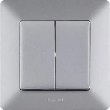 Valena LIFE Выключатель двухклавишный 10А 250В с лицевой панелью Безвинтовые зажимы Алюминий