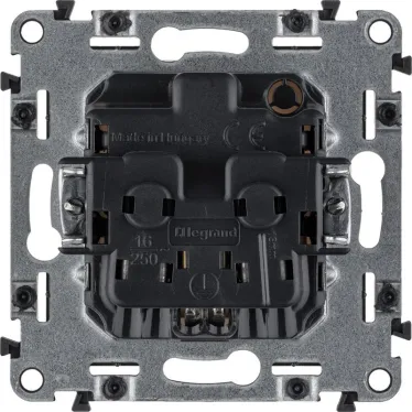 Valena LIFE Розетка силовая 2К+З 16А 250В со шторками безвинтовые зажимы с лицевой панелью белая