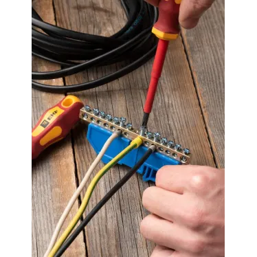 Шина нулевая 63.14 изолятор на DIN-рейку латунь