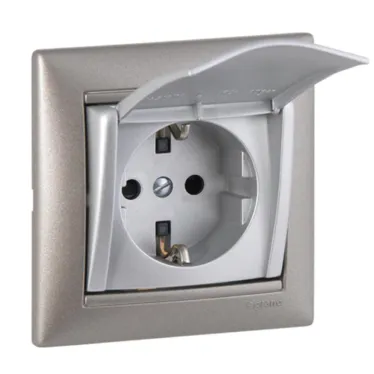 VALENA Розетка с заземлением без шторок с крышкой алюминий