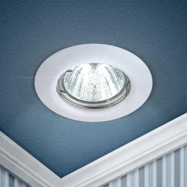 Светильник штампованный MR16,12V/220V, 50W белый ST3 WH