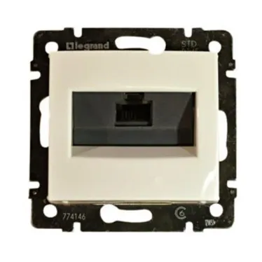 VALENA Розетка компьютерная RJ45 категория 6 1 выход UTP слоновая кость на захватах