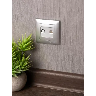 Валенсия лицевая панель розетки RJ-45 1-местная сталь