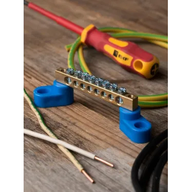 Шина нулевая 63.08 2 изолятора стойка (10шт) латунь