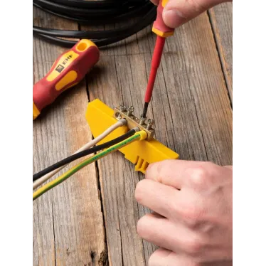 Шина 0 N 6х9мм 4 отверстия латунь желтый изолятор на DIN-рейку PROxima