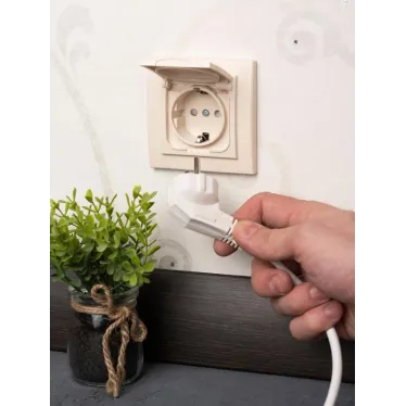 Розетка Минск 1-местная СП с заземлением с крышкой 16А бежевая с защитными шторками IP44