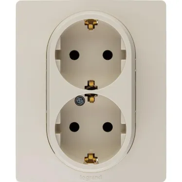 ETIKA Розетка двойная с заземлением без шторок слоновая кость