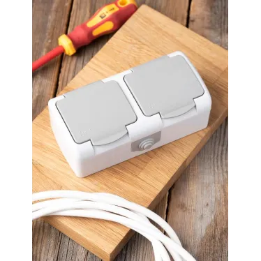 Розетка 2-местная Мурманск 16А с заземлением с крышкой IP54 серый с защитными шторками