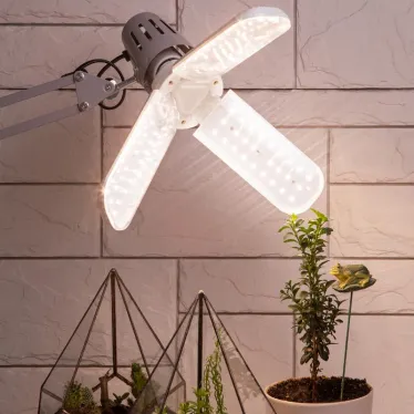 Фитолампа для растений светодиодная FITO-24W-Ra90-E27-FOLD 3-х лепестковая полного спектра 24 Вт Е27