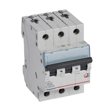 Выключатель автоматический трехполюсный 32А B TX3 6kA