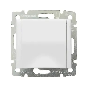 VALENA Розетка с заземлением в рамку с крышкой белая