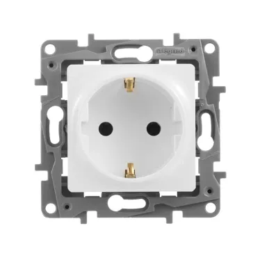 ETIKA Розетка с заземлением белая