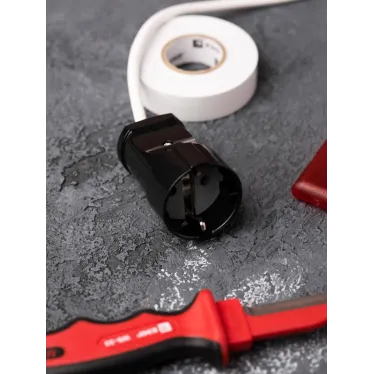 Штепсельное гнездо с заземлением черное 16А 250В