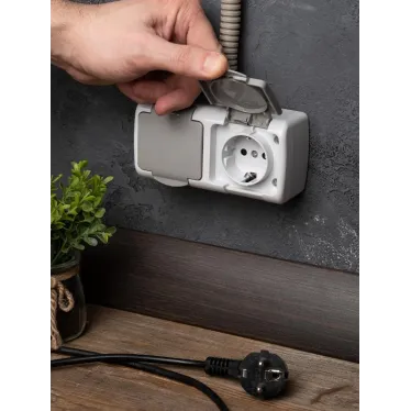 Розетка 2-местная Мурманск 16А с заземлением с крышкой IP54 серый с защитными шторками