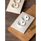 Валенсия лицевая панель розетки 2-местной с/з 16А жемчуг с защ. штор.