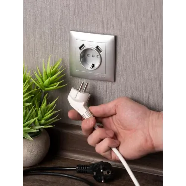 Валенсия лицевая панель розетки 1-местной с/з 16А сталь с защ. штор. с 2 USB 2,1А