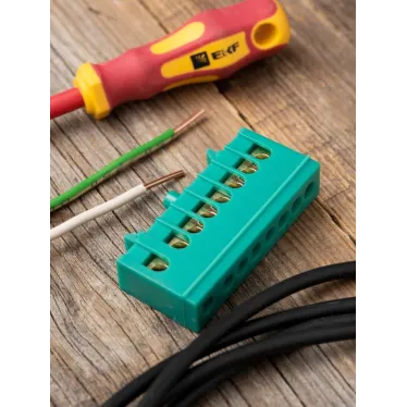 Шина 0 PE (6х9мм) 8 отверстий латунь зеленый изолированный корпус на DIN-рейку PROxima