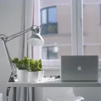 Светильник настольный 60w Е27 на струбцине белый