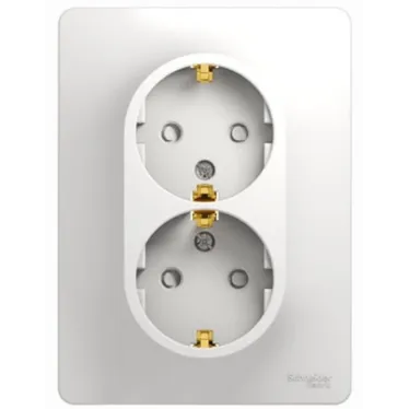 GLOSSA Розетка двойная с заземлением со шторками в сборе белая