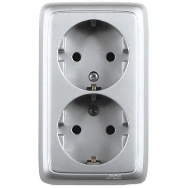 Розетка двойная наружная с заземлением со шторками с изоляционной пластиной серебро
