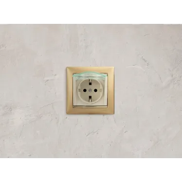 VALENA Розетка с заземлением со шторками с крышкой в рамку слоновая кость