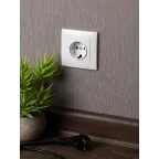 Валенсия розетка 1-местная с/з 16А белая с защ. штор.