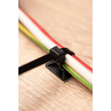 Площадка самоклеящаяся (25х25 мм) черная (100 шт)