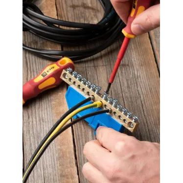 Шина нулевая 8х12мм 125А 14 отверстий изолятор на DIN-рейку латунь PROxima