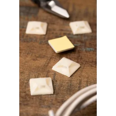 Площадка самоклеющаяся 25х25мм (100шт)