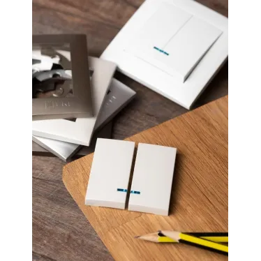 Валенсия лицевая панель выключателя 2-кл. с индикатором 10А жемчуг