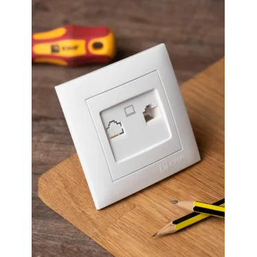 Валенсия розетка компьютерная RJ-45 1-местная белая