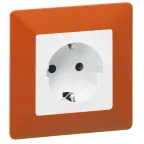 Valena LIFE Розетка силовая 2К+З 16А 250В со шторками безвинтовые зажимы с лицевой панелью белая