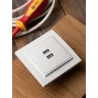 Минск Розетка USB 2-местная СП 2,1А белая