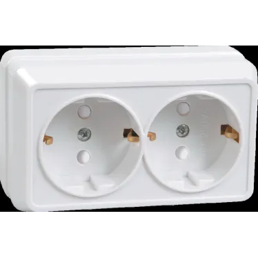 Розетка двойная с заземлением со шторками 16А