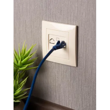 Валенсия розетка компьютерная RJ-45 1-местная кремовая