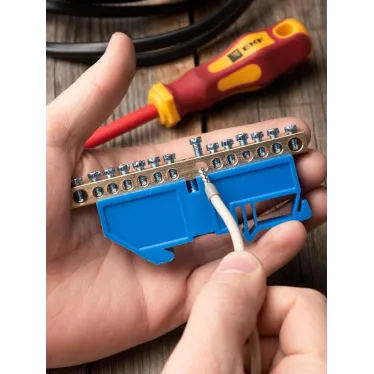 Шина нулевая 63.14 изолятор на DIN-рейку латунь