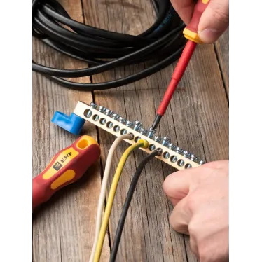 Шина 0 N 8х12мм 16 отверстий латунь 2 синих угловых изолятора PROxima