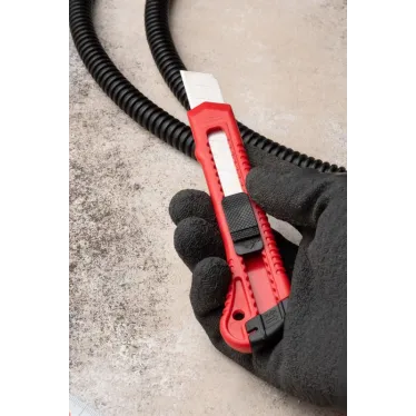 Нож с сегментированным лезвием 18 мм НСМ-20 Master