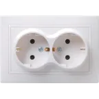 КВАРТА Розетка двойная с заземлением без шторок белая в сборе