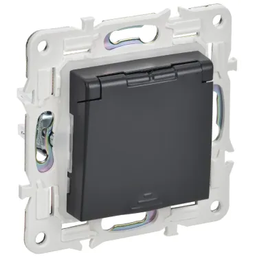 SKANDY Розетка 1-местная с заземлением с защитными шторками и крышкой 16А IP44 SK-R11T титан IEK