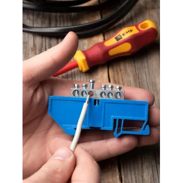 Шина 0 N (6x9мм) 6 отв. цинк синий изолятор на DIN-рейку