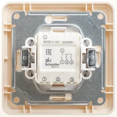 W59 Выключатель трехклавишный, 10АХ, в сборе, слоновая кость