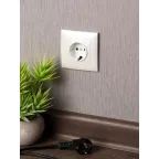 Валенсия лицевая панель розетки 1-местной с/з 16А жемчуг с защ. штор.