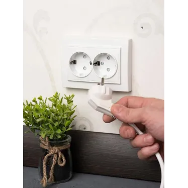 Розетка Минск 2-местная СП с заземлением 16А белая защитные шторки