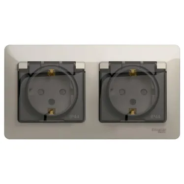 Розетка GLOSSA двойная с заземлением со шторками в сборе IP44 молочный