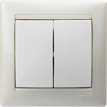 VALENA Рамка 1 пост белая/серебро