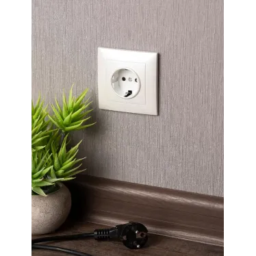 Валенсия лицевая панель розетки 1-местной с/з 16А жемчуг с защ. штор.