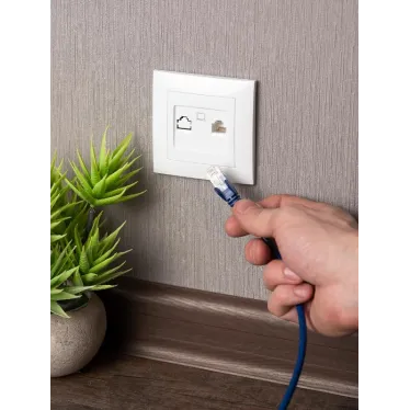 Валенсия розетка компьютерная RJ-45 1-местная белая